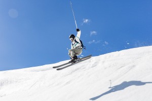 爱游戏ayx-25分+5记三分！湖人奇兵大爆发，打败1.34亿后卫，小鬼当家太牛了，湖人队传奇