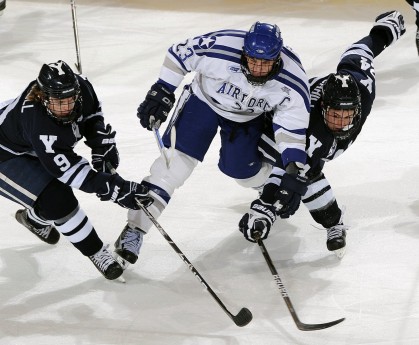 AYX体育官网-24分8失误！杜兰特成火箭输球罪魁祸首？乌度卡固执用人更致命，杜兰特 火箭 受伤